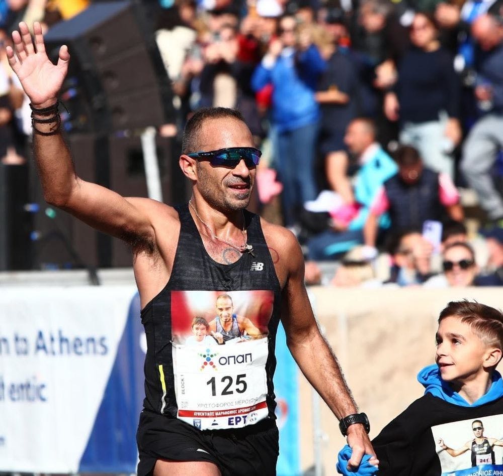 Οι συγκλονιστικές εικόνες που περιγράφουν πλήρως τον 41ο ΑΜΑ-pics runbeat.gr